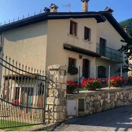 Willa A Due Passi Dai Lupi Civitella Alfedena Zewnętrze zdjęcie